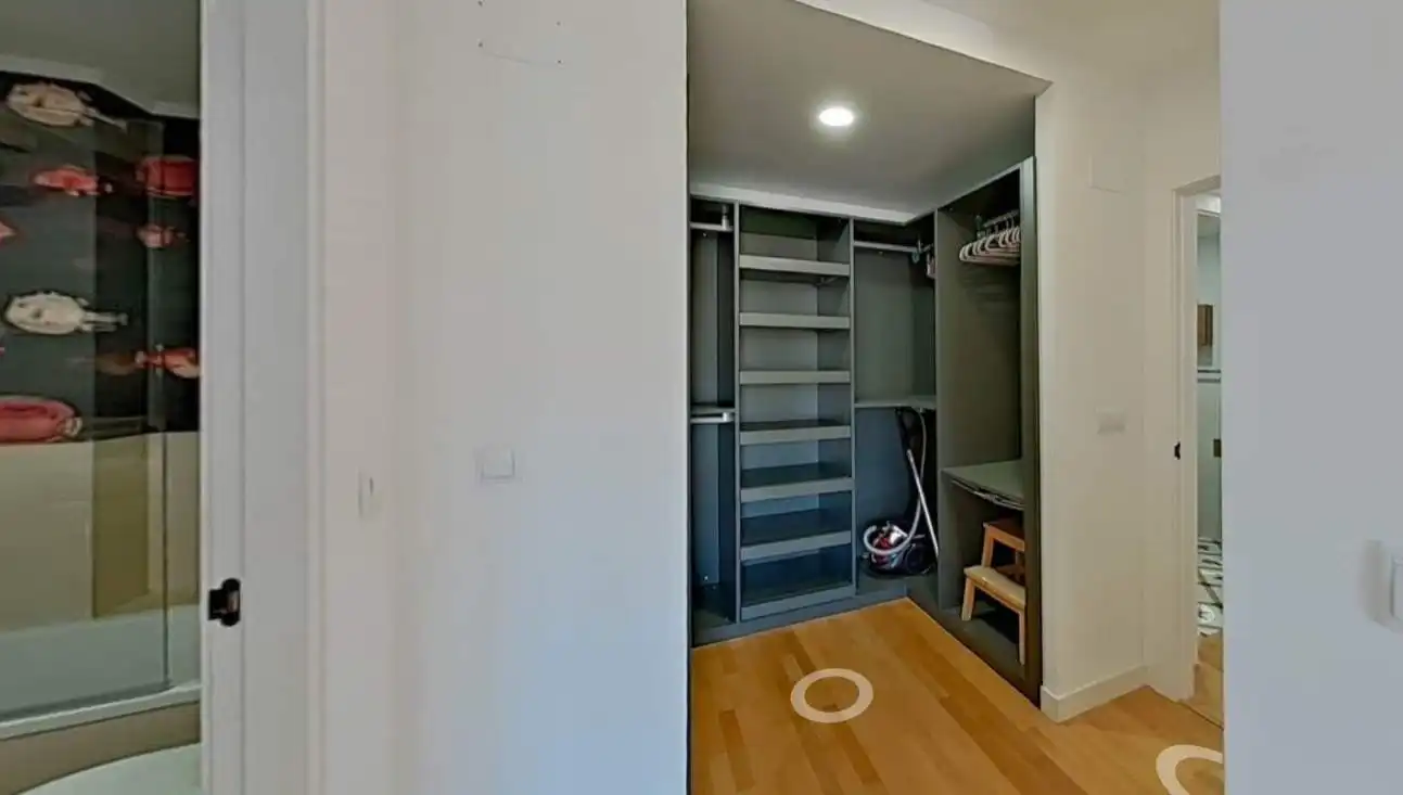 Dormitori de Apartament en venda en León Capital  amb Calefacció, Moblat i Balcó