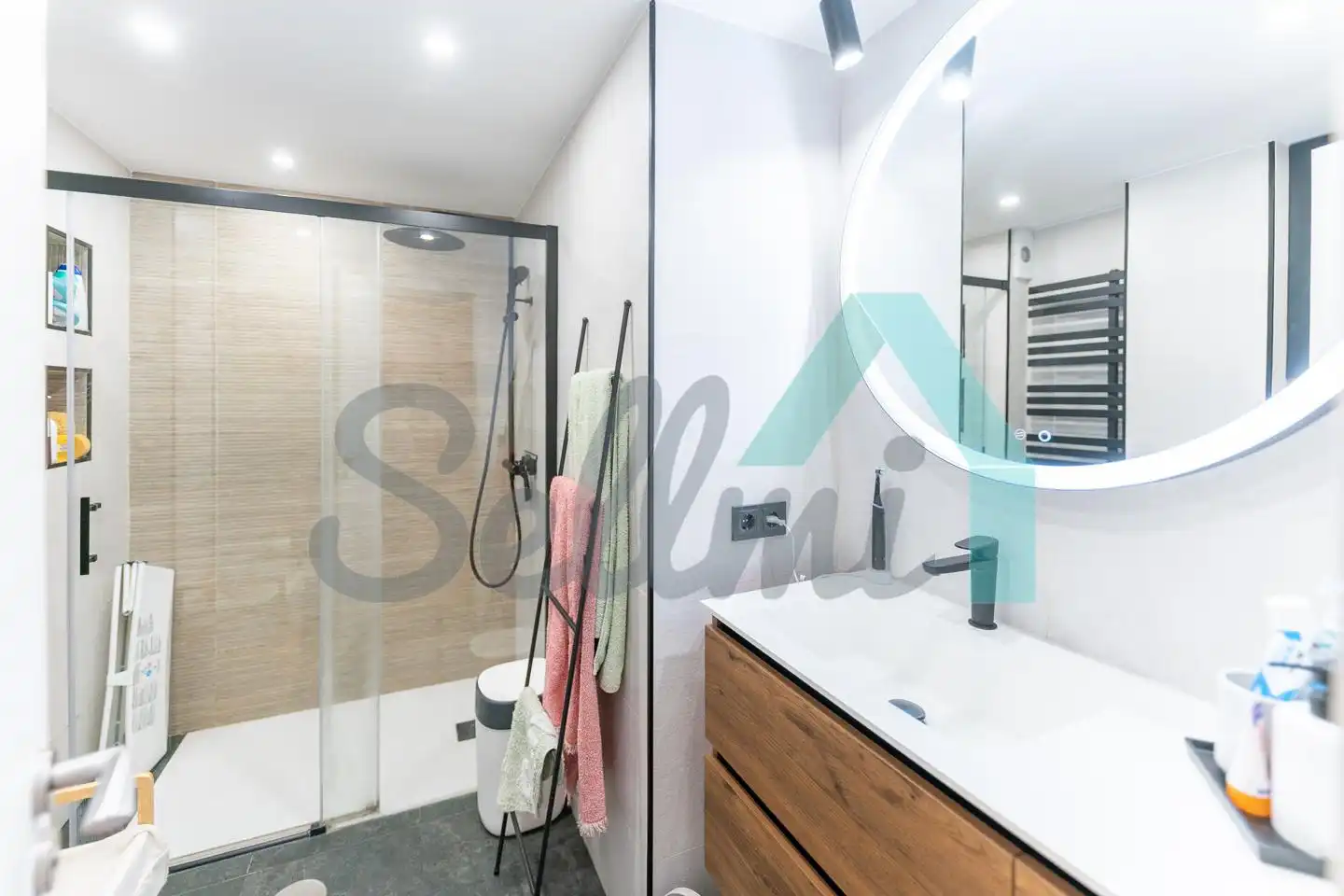 Badezimmer von Wohnung zum Verkauf in Oviedo  mit Heizung, Parkett und Terrasse