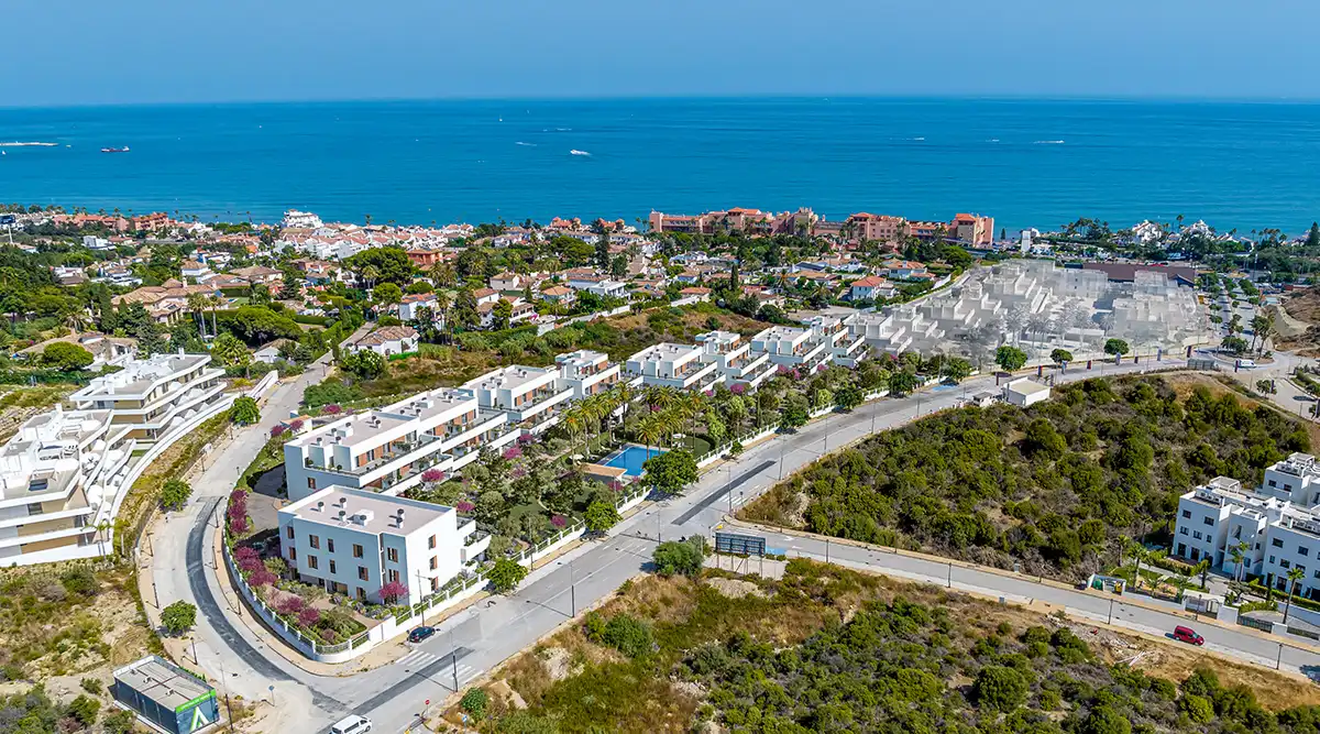 Vista exterior de Pis en venda en Benalmádena amb Aire condicionat, Jardí privat i Terrassa