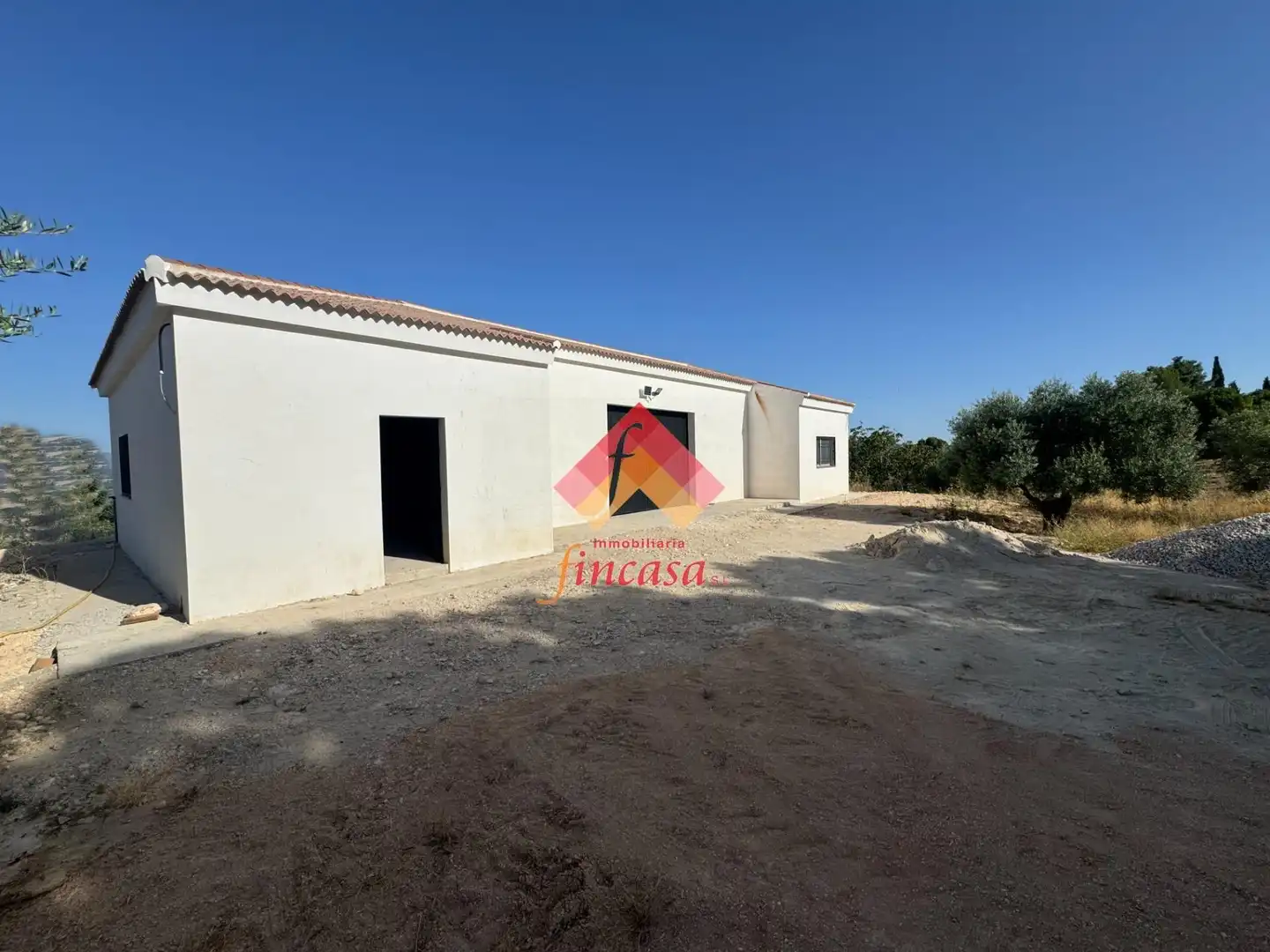 Außenansicht von Fabrikhallen zur Miete in Ronda