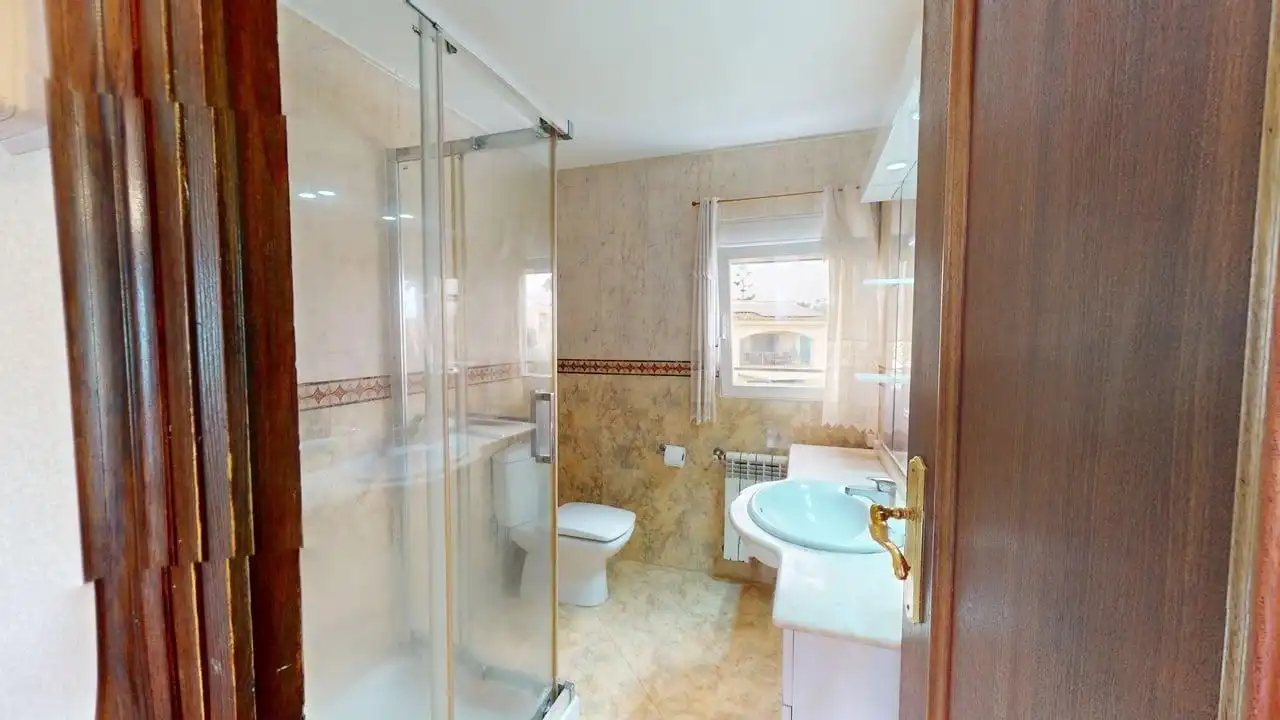 Bany de Casa o xalet en venda en L'Alfàs del Pi amb Jardí privat, Terrassa i Traster