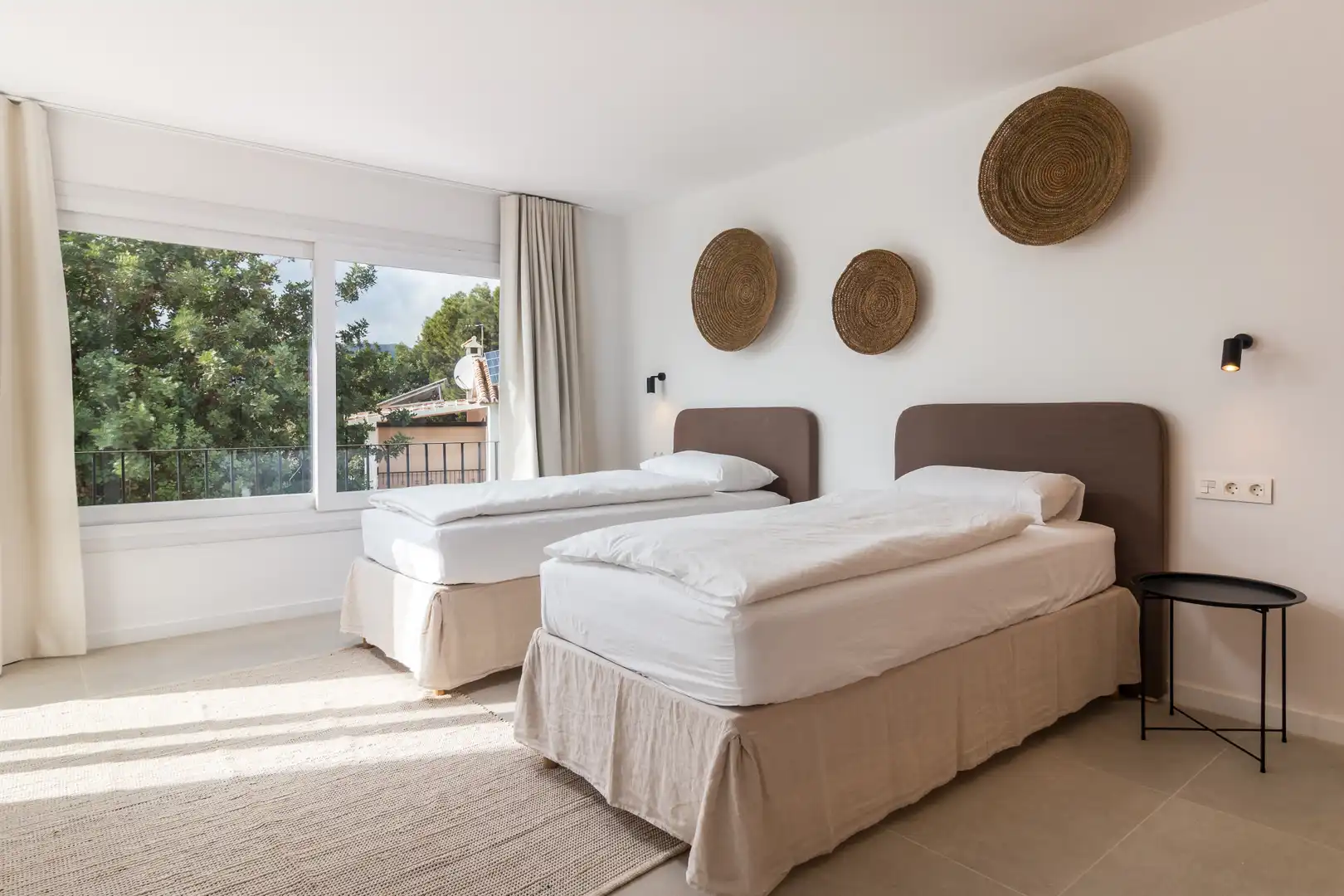 Habitación de Casa adosada en venta en Istán con Aire acondicionado, Terraza y Piscina