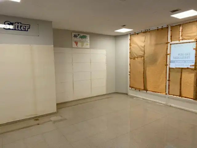 Local comercial en venda a Carrer d'Extremadura 7, imagen 2