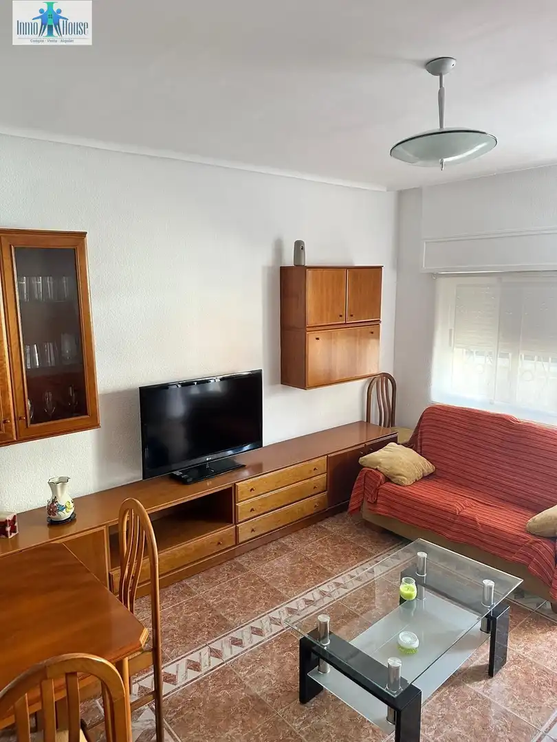 Sala d'estar de Casa adosada en venda en Albacete amb Calefacció, Jardí privat i Terrassa
