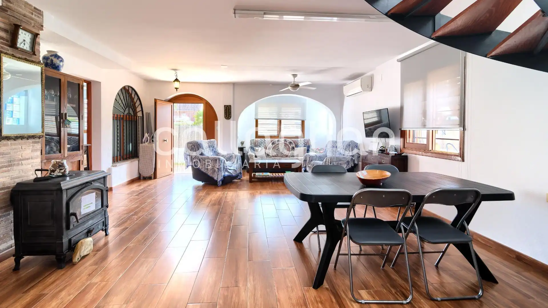 Sala d'estar de Casa adosada en venda en Sagunto / Sagunt amb Aire condicionat, Calefacció i Terrassa