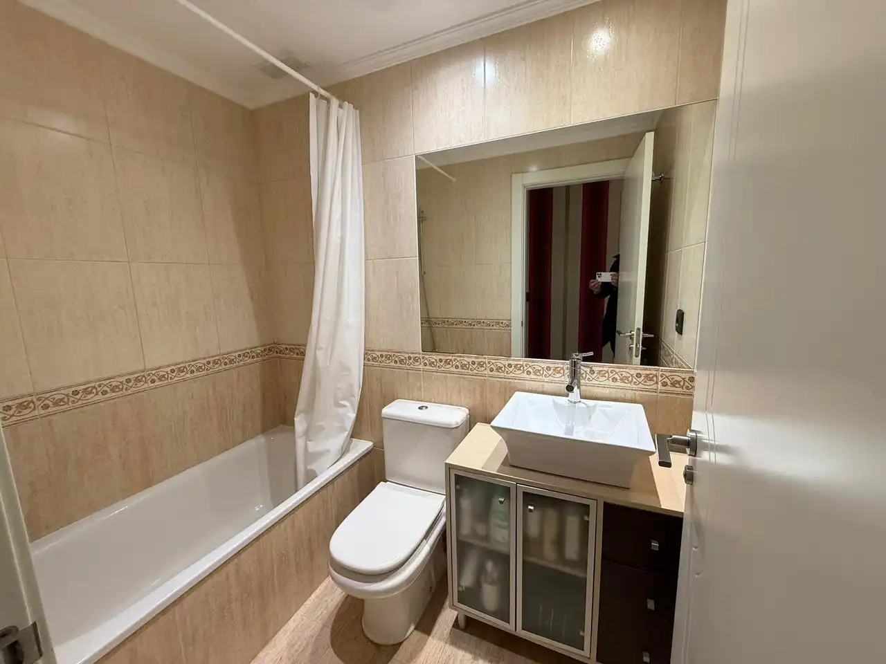Badezimmer von Erdgeschoss zum Verkauf in Castro-Urdiales mit Heizung, Terrasse und Abstellraum