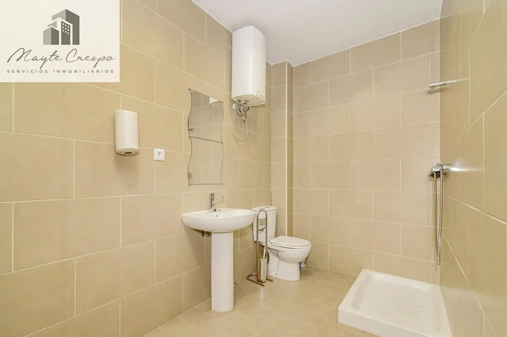 Baño de Local en venta en Armilla con Aire acondicionado