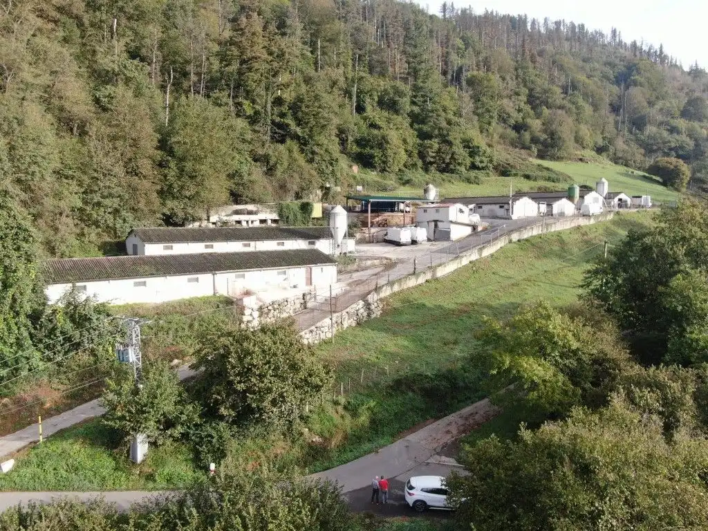 Vista exterior de Nave industrial en venta en Berrobi