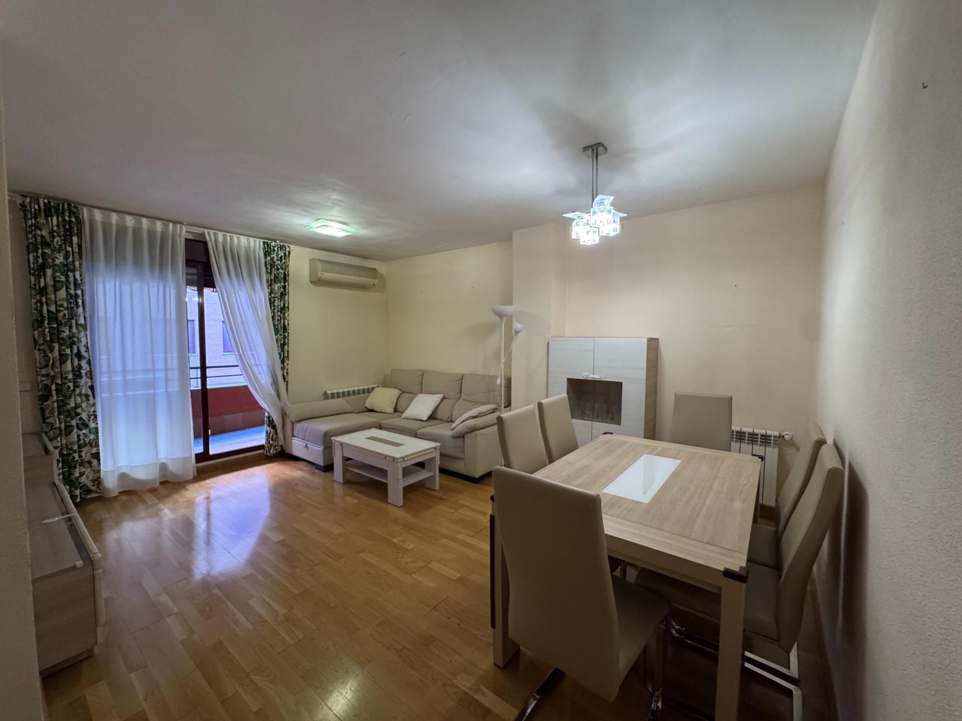 Sala de estar de Piso de alquiler en Parla con Aire acondicionado, Calefacción y Parquet