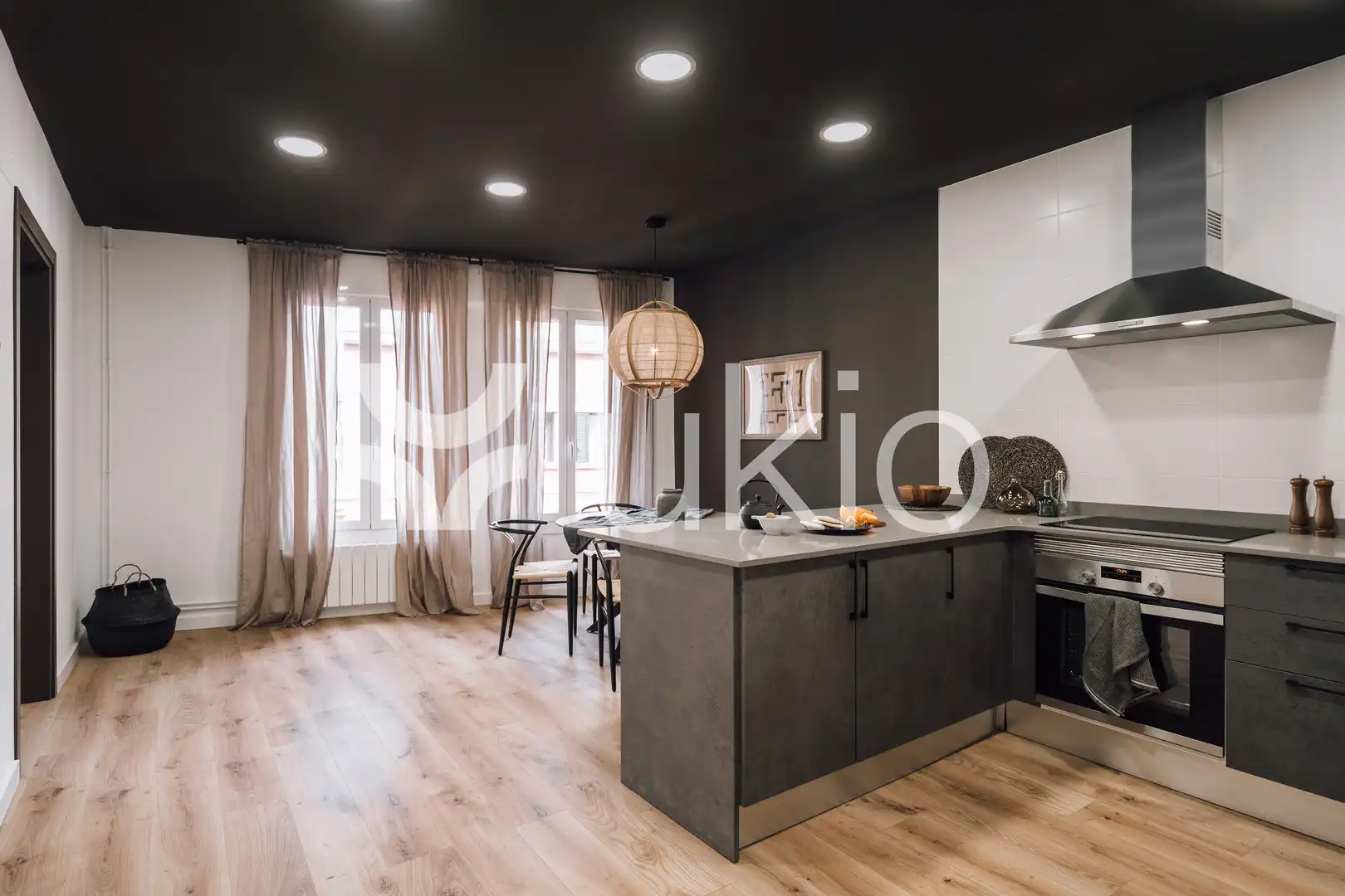 Cuina de Apartament de lloguer en Barcelona amb Aire condicionat, Calefacció i Moblat