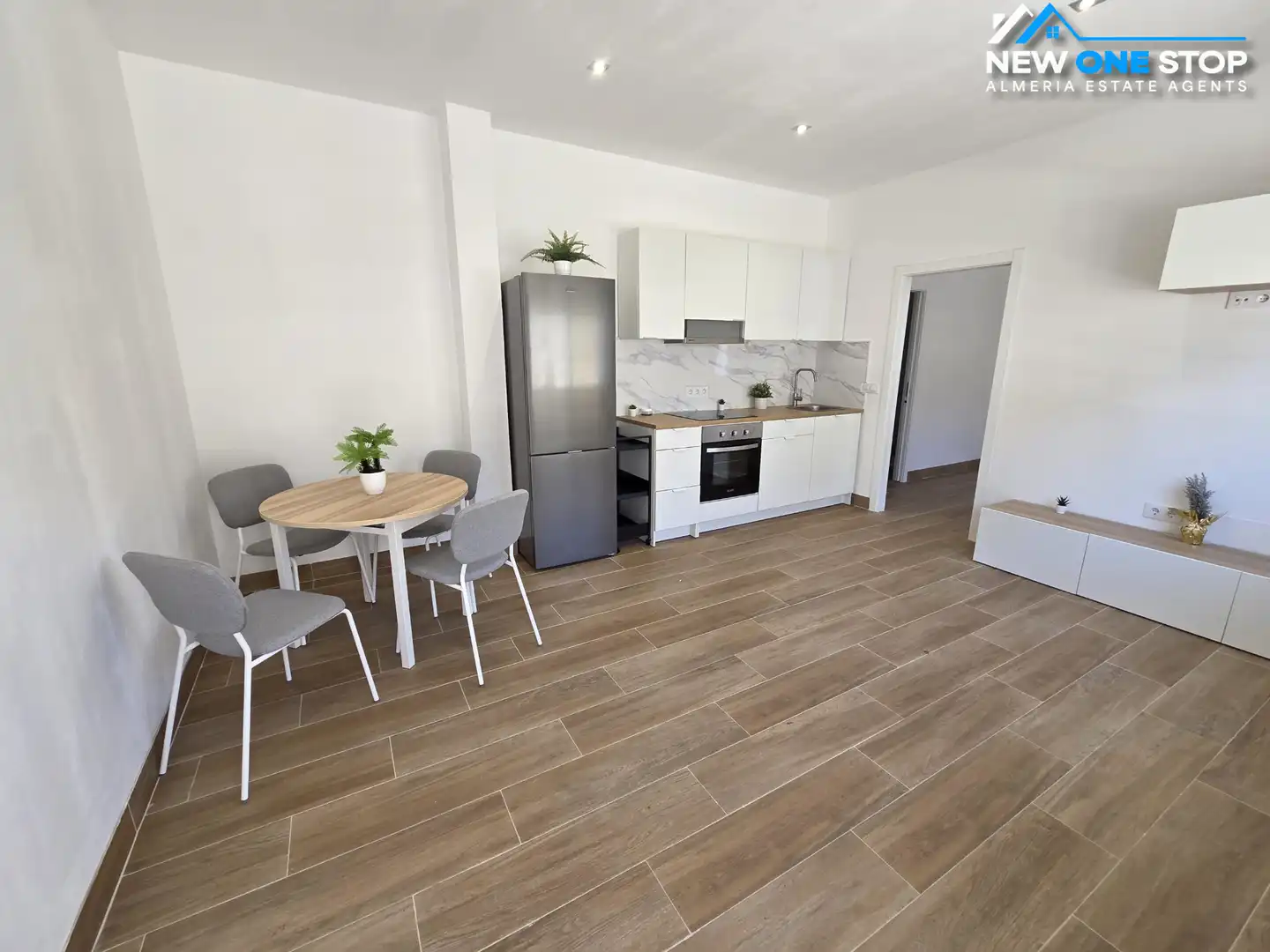 Cocina de Piso en venta en Mojácar con Horno, Lavadora y Microondas