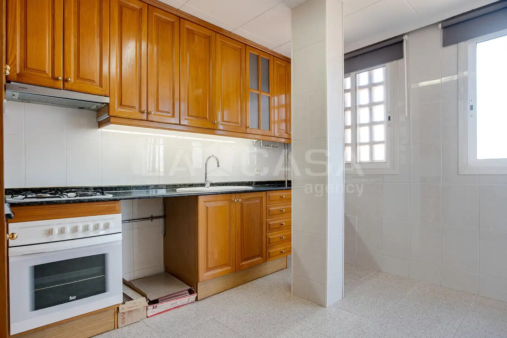 Cocina de Piso en venta en Barcelona con Calefacción y Balcón