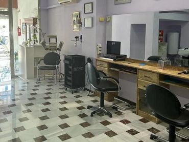 Local comercial en venda a Santa Adela - Parque Leyva Loro
