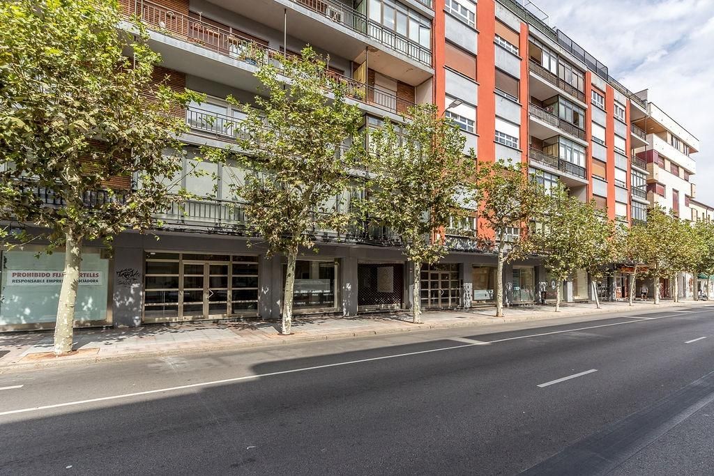 Vista exterior de Local en venta en León Capital 