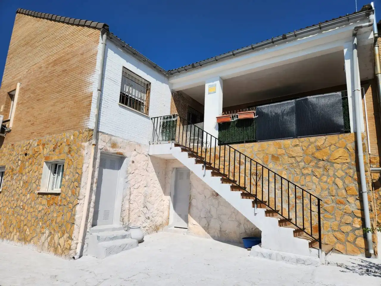 Exterior view of Houses for sale in Galápagos  with Air Conditioner, Heating and Private garden