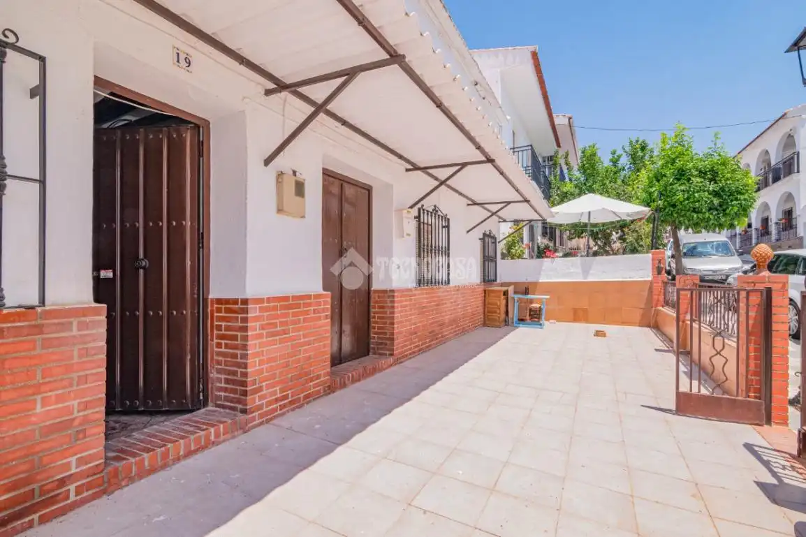 Vista exterior de Casa adosada en venda en Loja