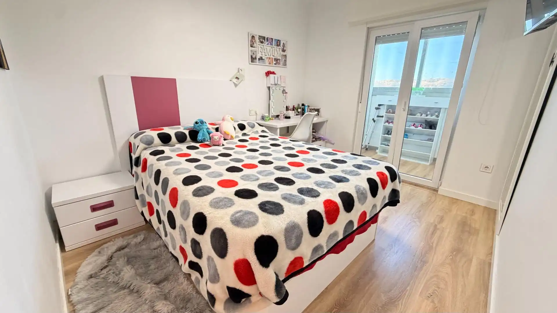 Schlafzimmer von Dachboden zum Verkauf in Elche / Elx mit Heizung, Terrasse und Abstellraum