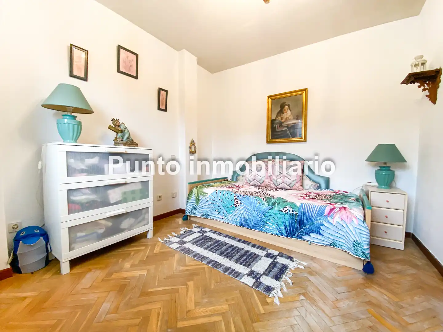 Dormitori de Casa adosada en venda en Valladolid amb Calefacció, Jardí privat i Parquet