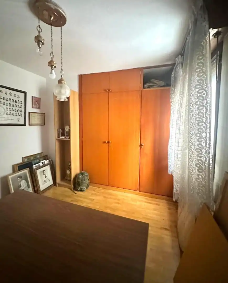 Dormitori de Pis en venda en León Capital  amb Calefacció, Parquet i Terrassa
