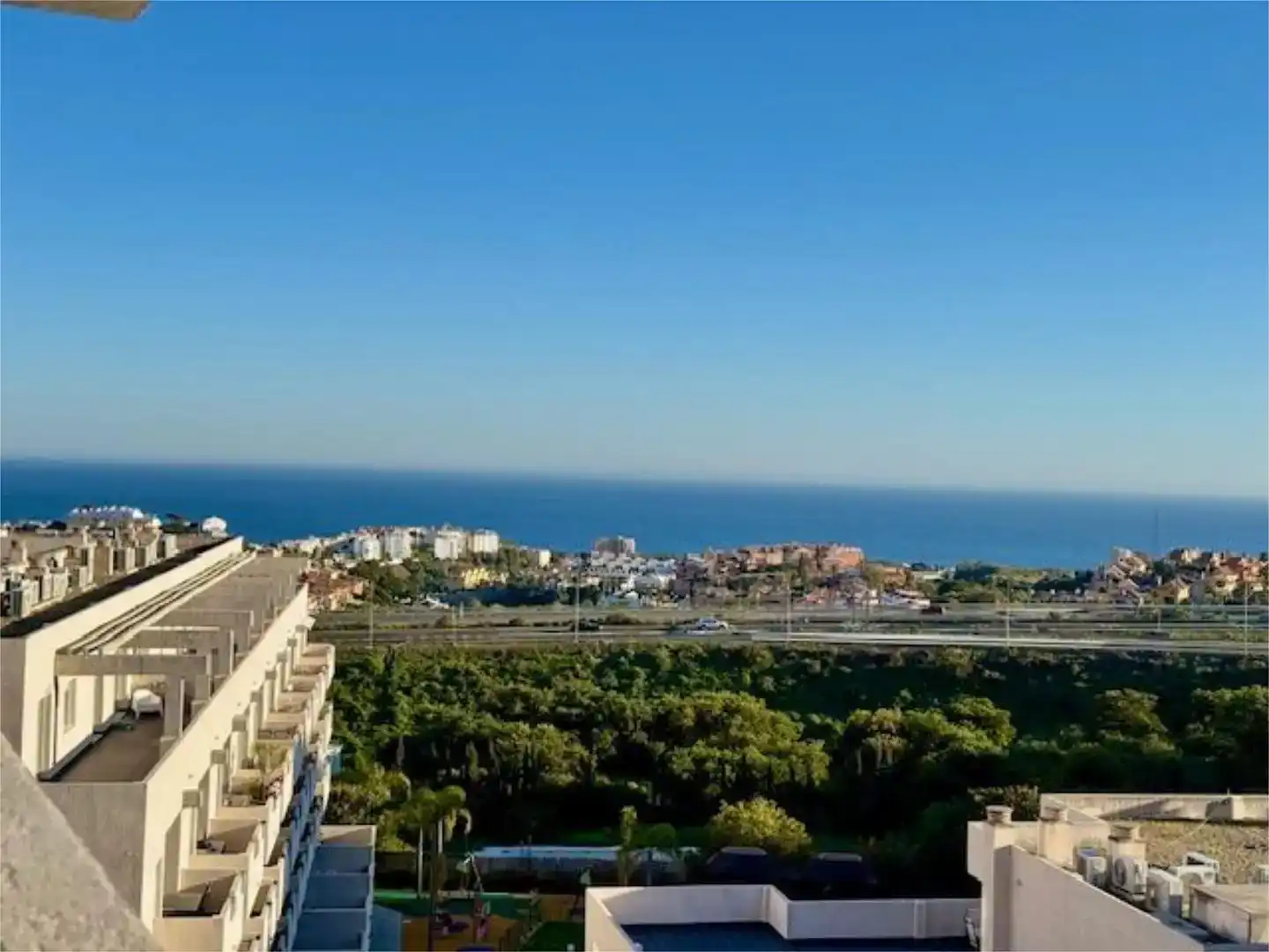 Vista exterior de Dúplex en venta en Mijas con Aire acondicionado, Piscina y Balcón