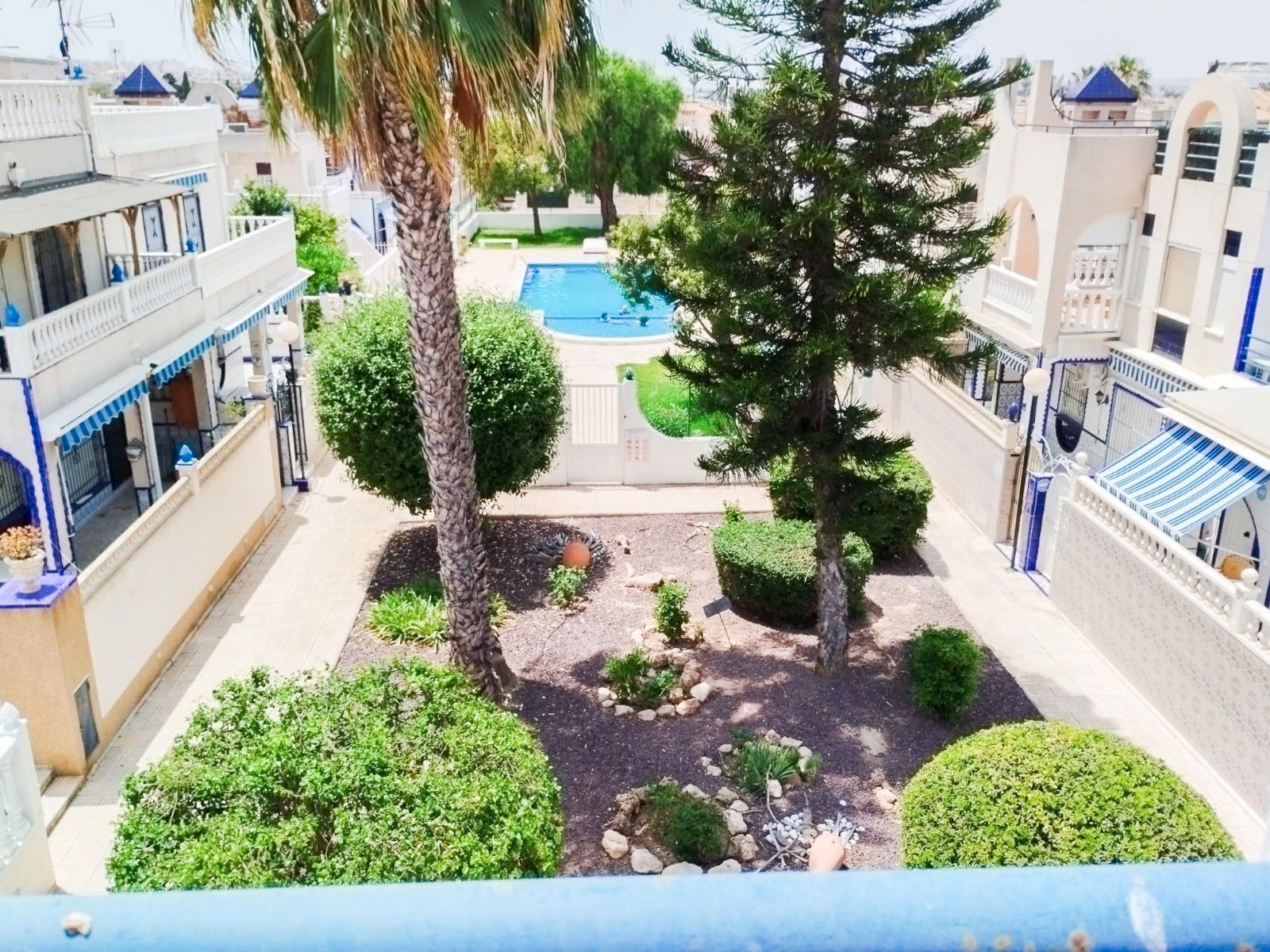 Piscina de Casa adosada en venta en Torrevieja con Aire acondicionado, Jardín privado y Terraza