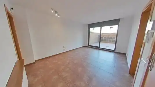 Vista exterior de Pis en venda en Santa Perpètua de Mogoda amb Calefacció, Terrassa i Alarma