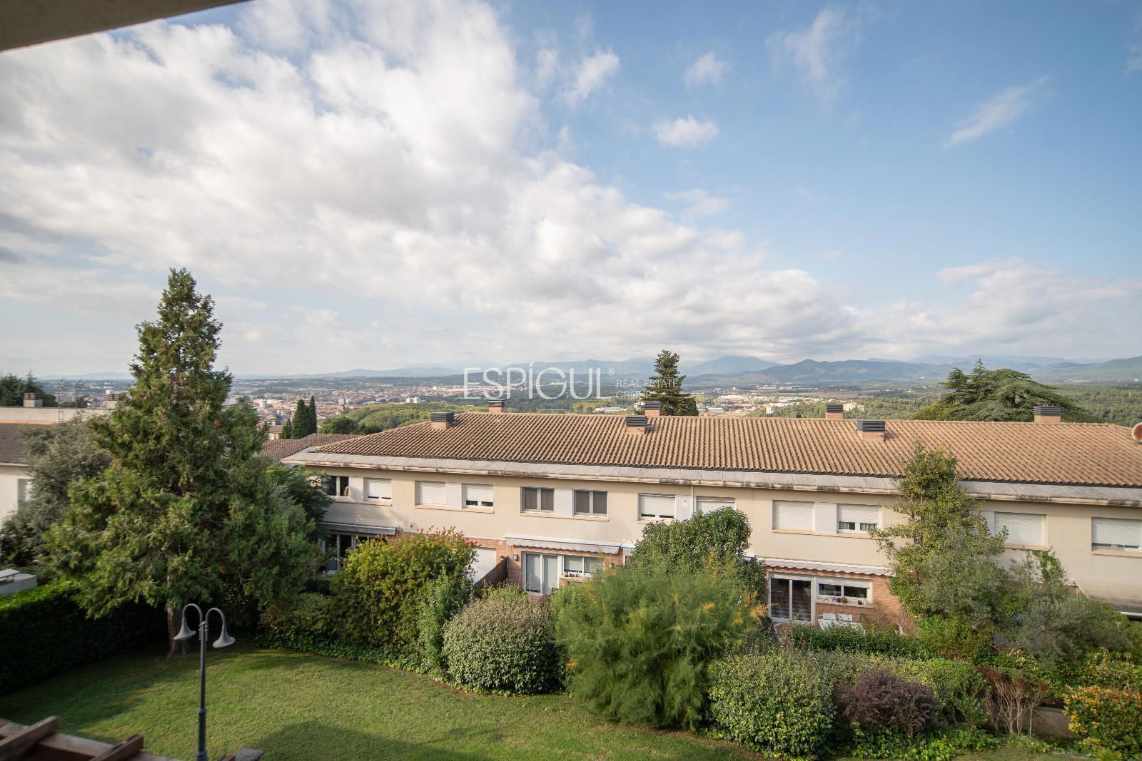 Vista exterior de Casa o xalet en venda en Girona Capital amb Aire condicionat, Calefacció i Parquet
