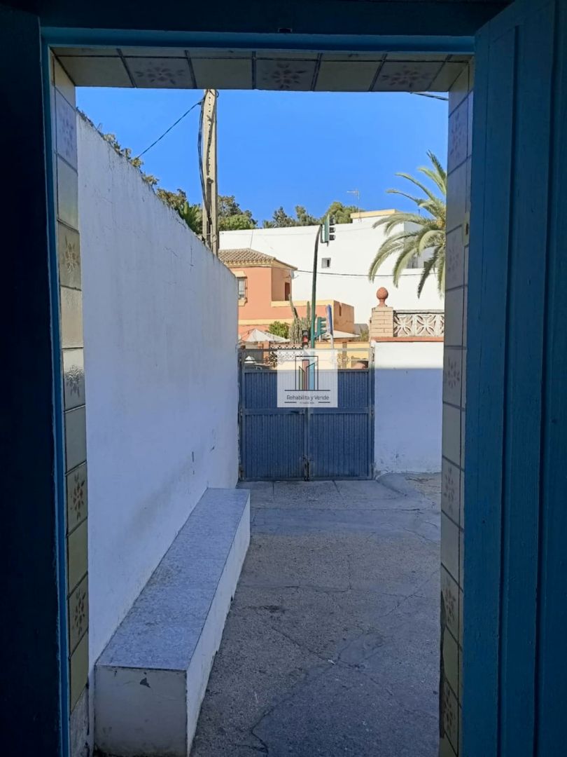 Vista exterior de Casa o xalet en venda en Chiclana de la Frontera amb Traster