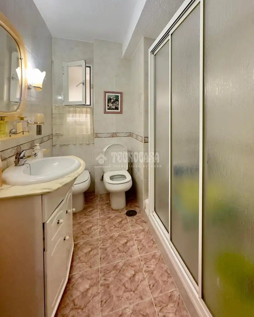 Baño de Piso en venta en Móstoles con Aire acondicionado y Terraza