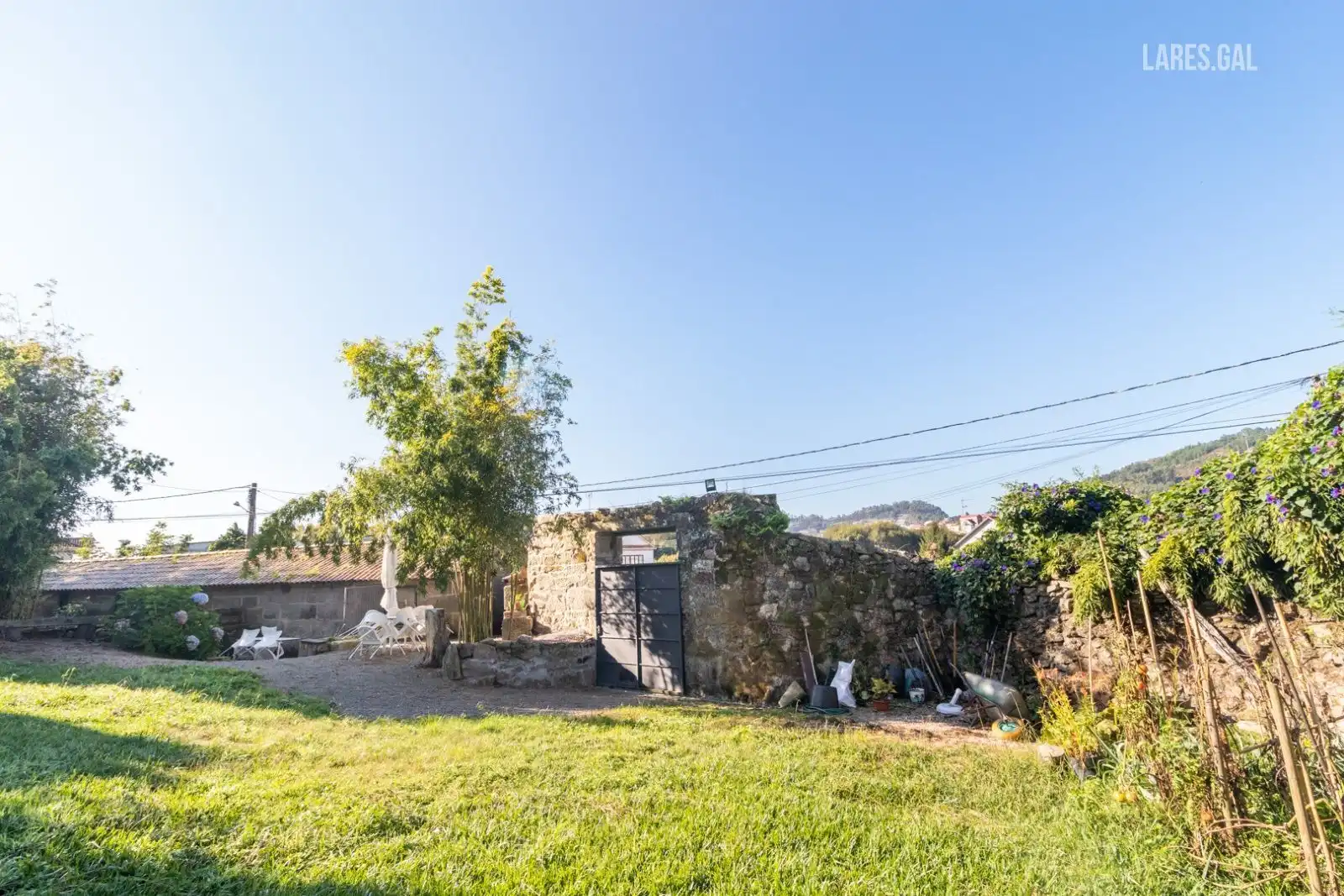 Vista exterior de Edificio en venta en Cangas 