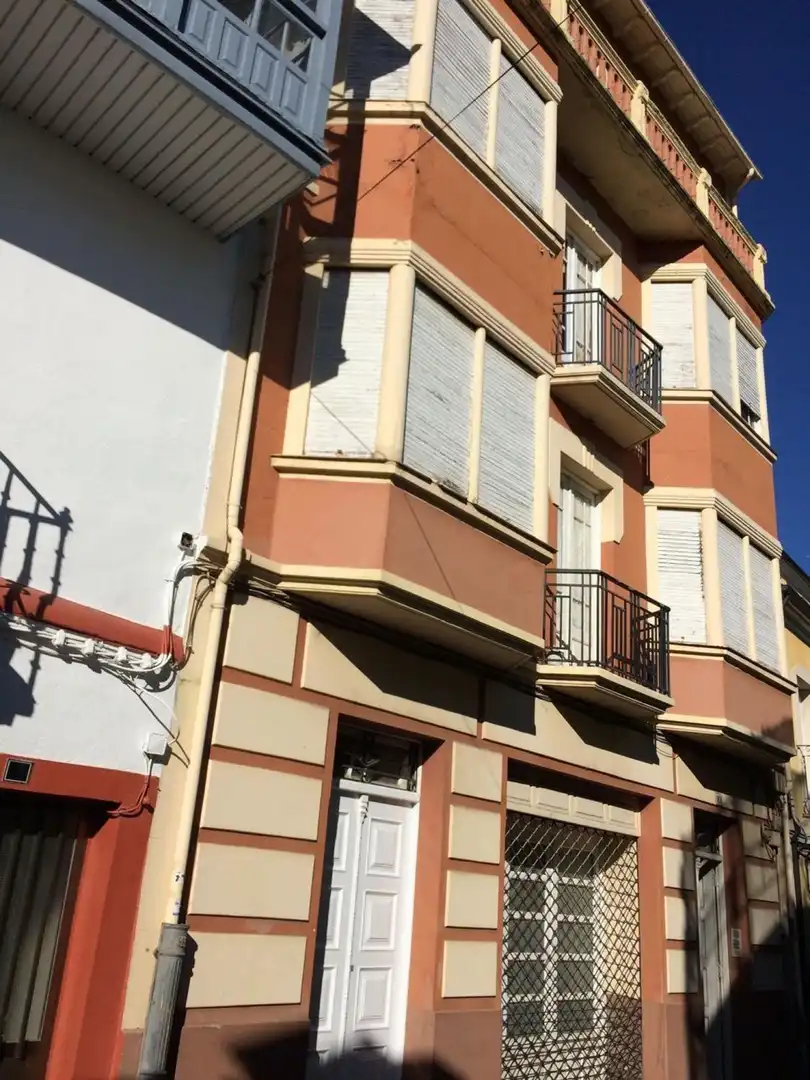 Vista exterior de Edificio en venta en O Barco de Valdeorras  