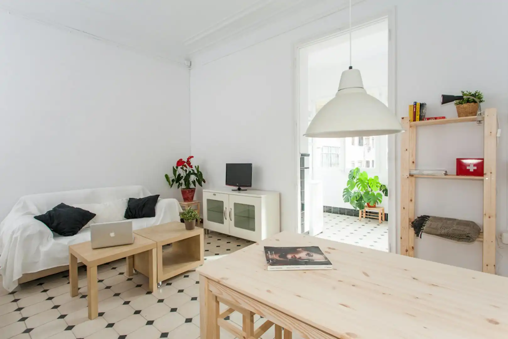 Living room of Flat for share in  Barcelona Capital  with Furnished, Washing machine and TV