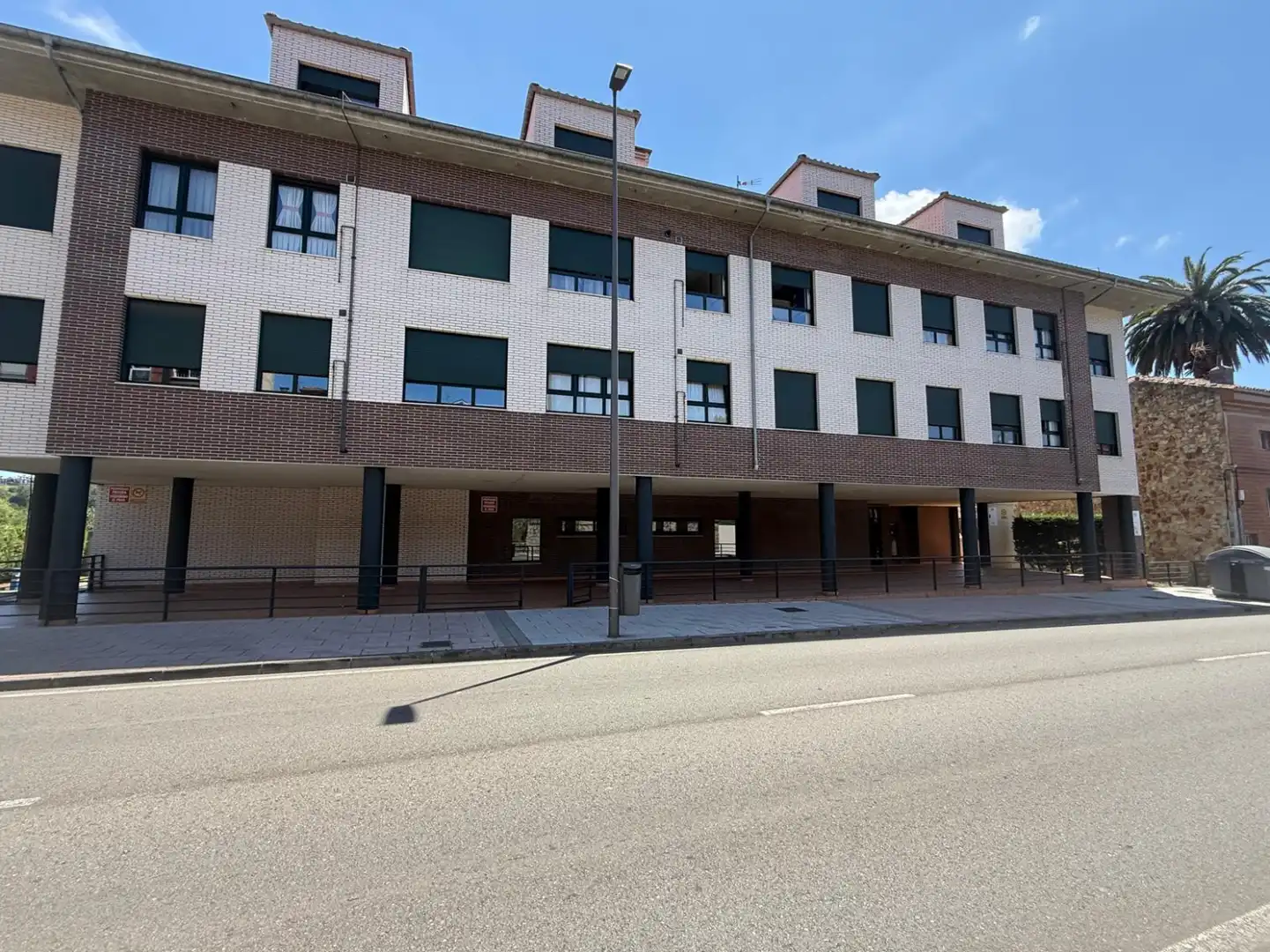 Vista exterior de Pis en venda en Avilés amb Calefacció, Jardí privat i Parquet