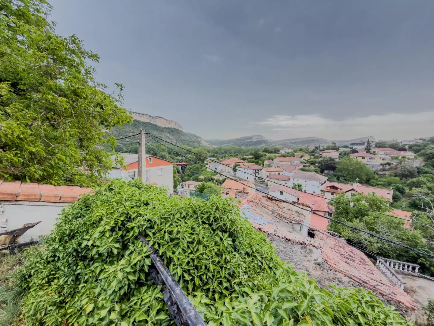 Vista exterior de Casa adosada en venta en Merindad de Valdeporres con Calefacción