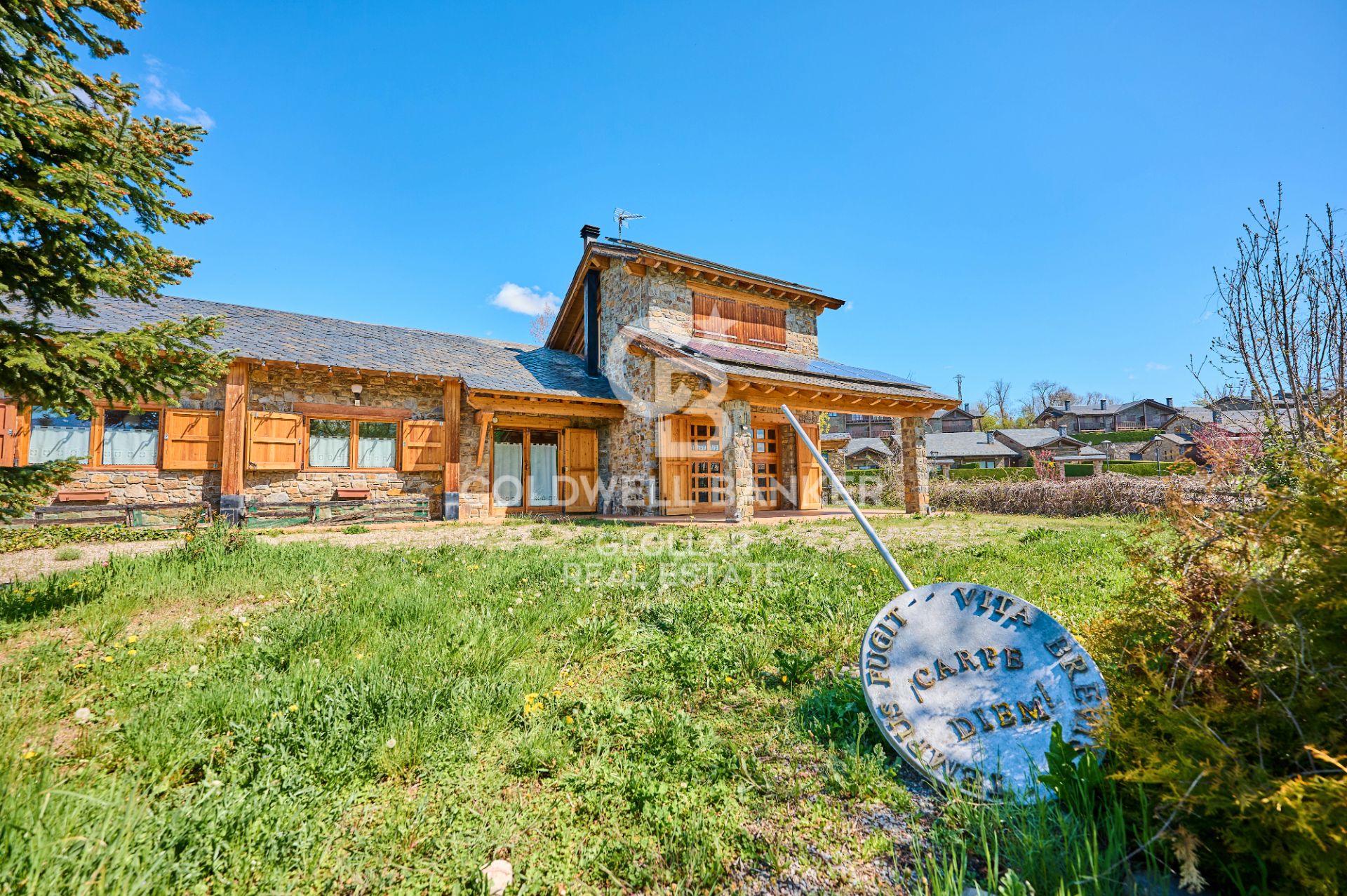 Exterior view of House or chalet for sale in Isòvol  with Heating, Private garden and Parquet flooring