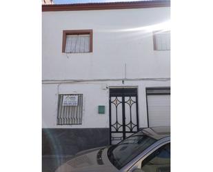Vista exterior de Casa o xalet en venda en Manzanares amb Aire condicionat, Jardí privat i Terrassa
