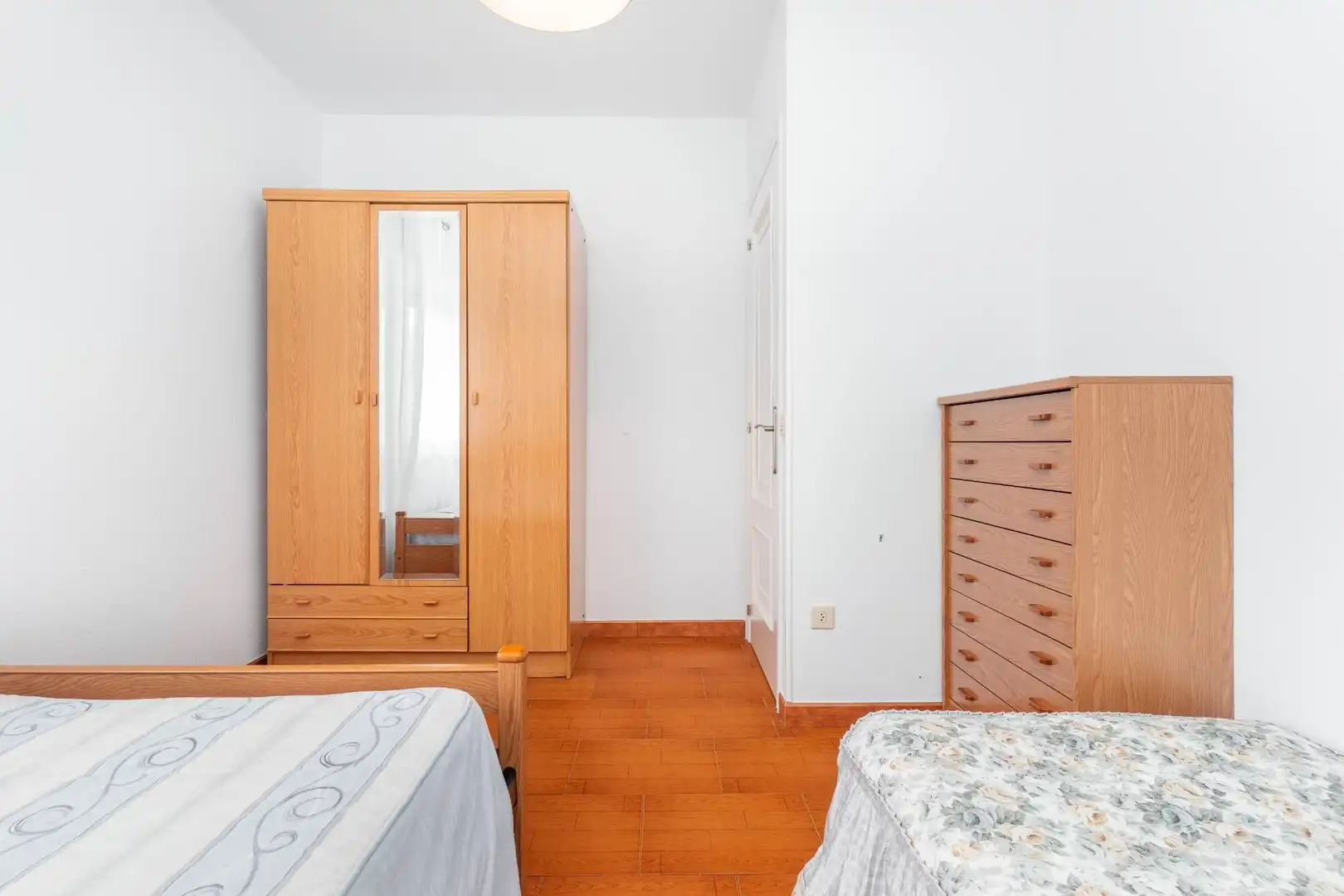 Dormitori de Casa o xalet en venda en Coaña amb Calefacció, Jardí privat i Moblat