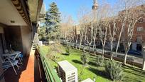 Exterior view of Apartment for sale in  Madrid Capital  with Air Conditioner, Heating and Private garden