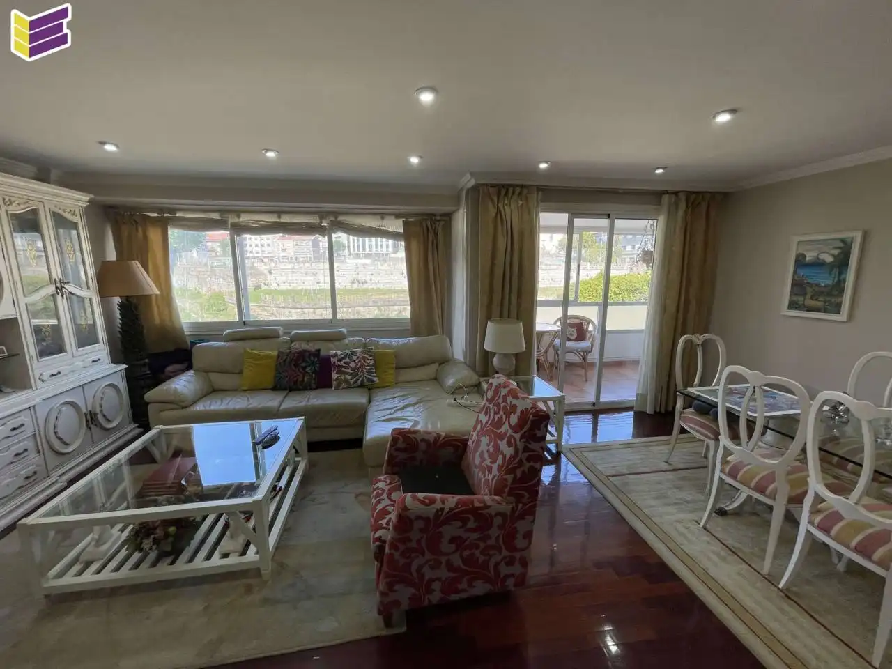 Sala d'estar de Pis en venda en Vigo  amb Calefacció, Parquet i Terrassa