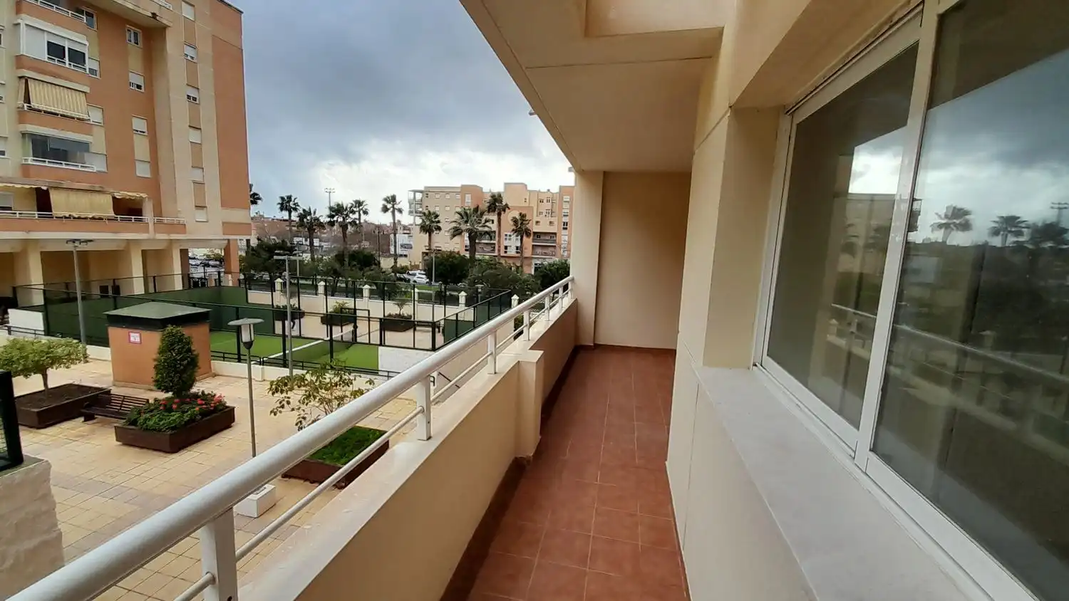 Außenansicht von Wohnung zum Verkauf in Málaga mit Klimaanlage, Privatgarten und Terrasse