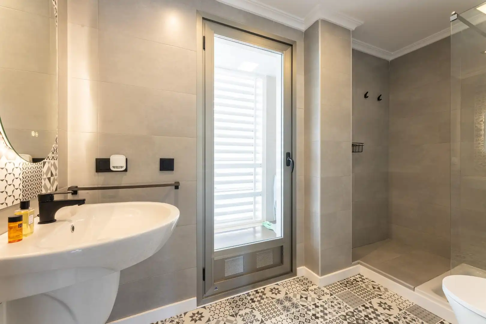 Bathroom of Apartments for rent in Calpe / Calp  with Air Conditioner, Parquet flooring and Terrace