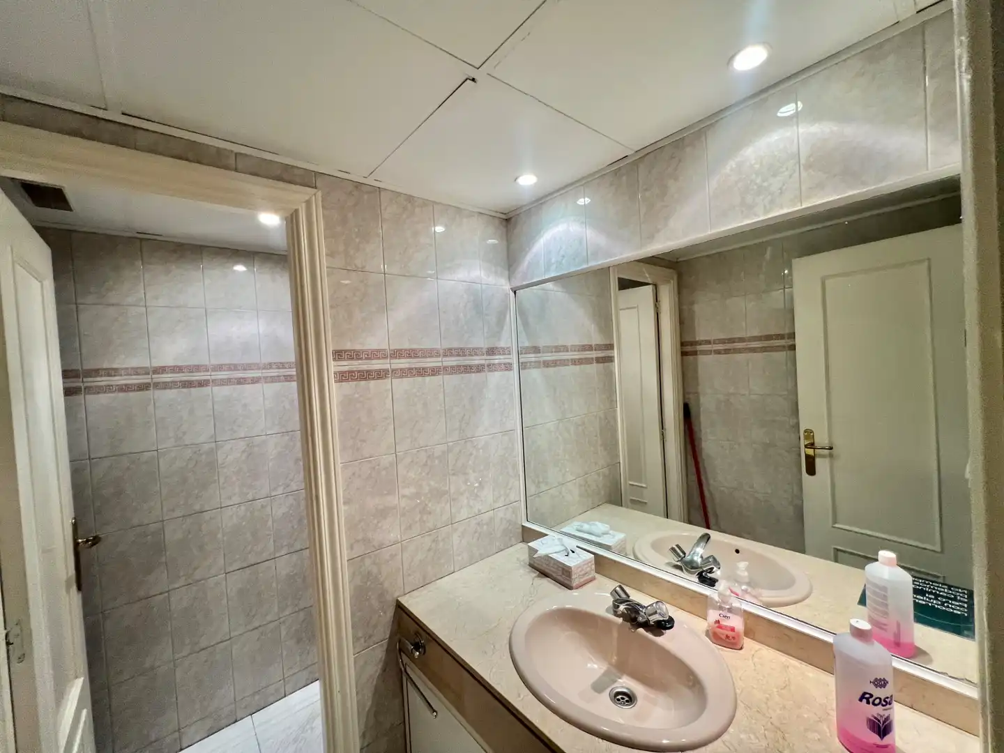 Badezimmer von Büro zur Miete in Collado Villalba mit Klimaanlage und Heizung