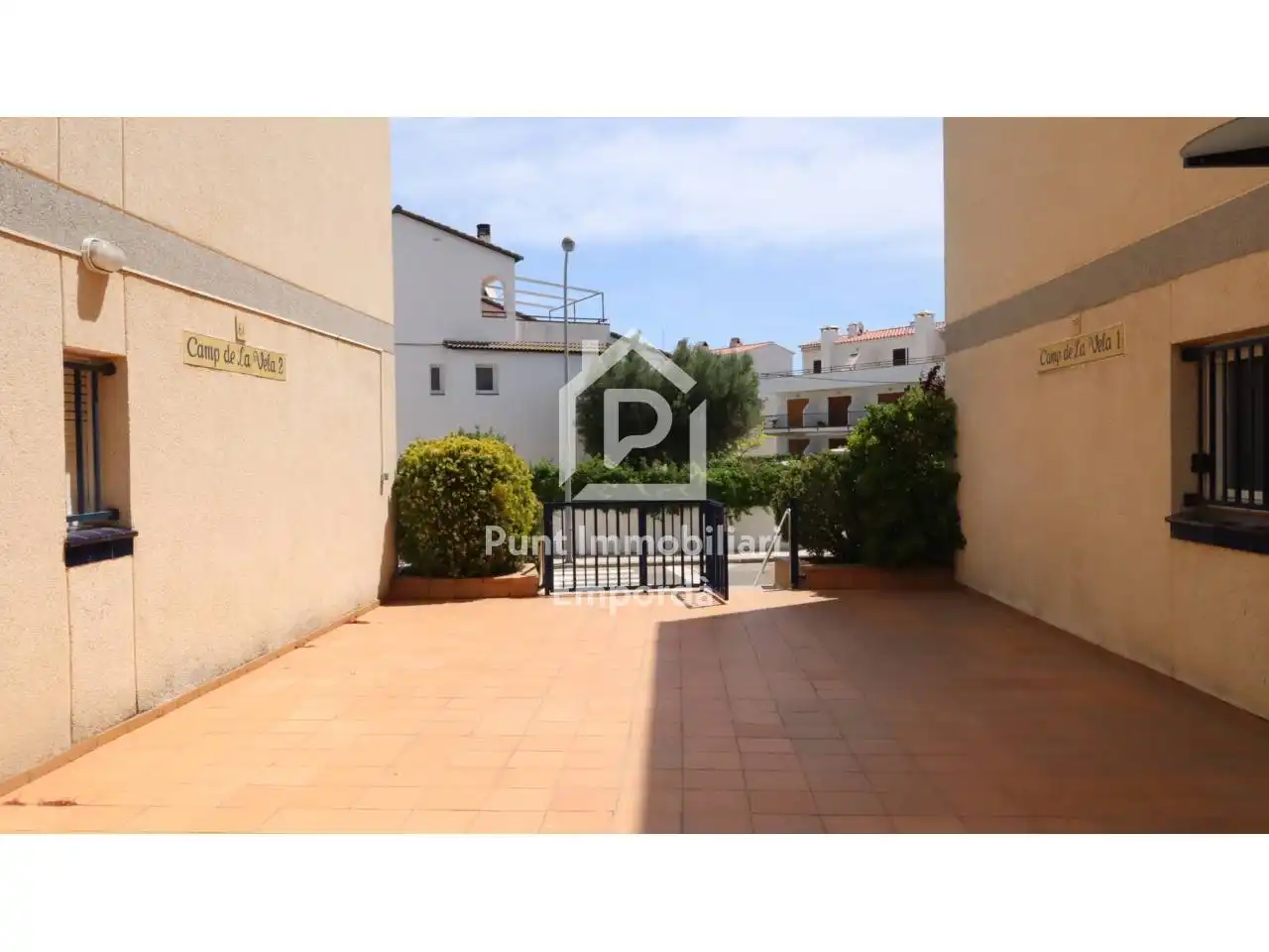 Vista exterior de Apartament en venda en Llançà amb Aire condicionat, Calefacció i Terrassa