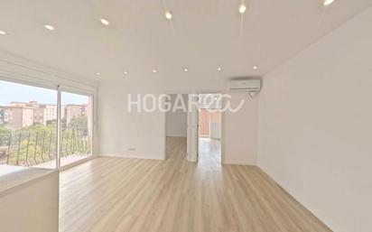 Living room of Flat for sale in Sant Adrià de Besòs  with Air Conditioner, Terrace and Balcony