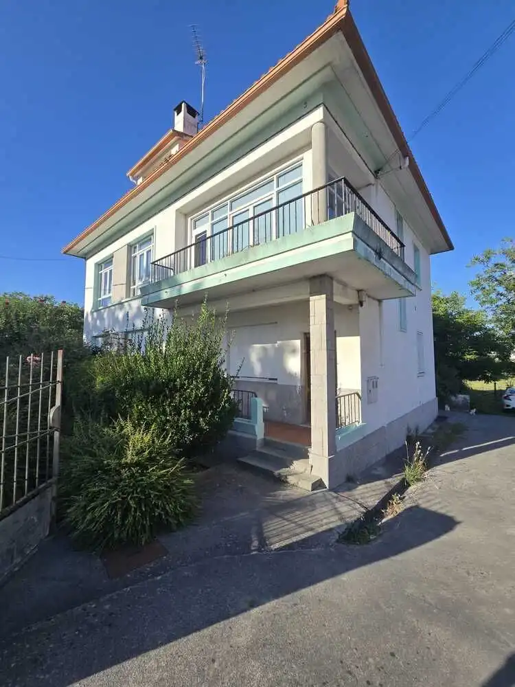 Vista exterior de Casa o xalet en venda en Narón amb Calefacció, Jardí privat i Traster