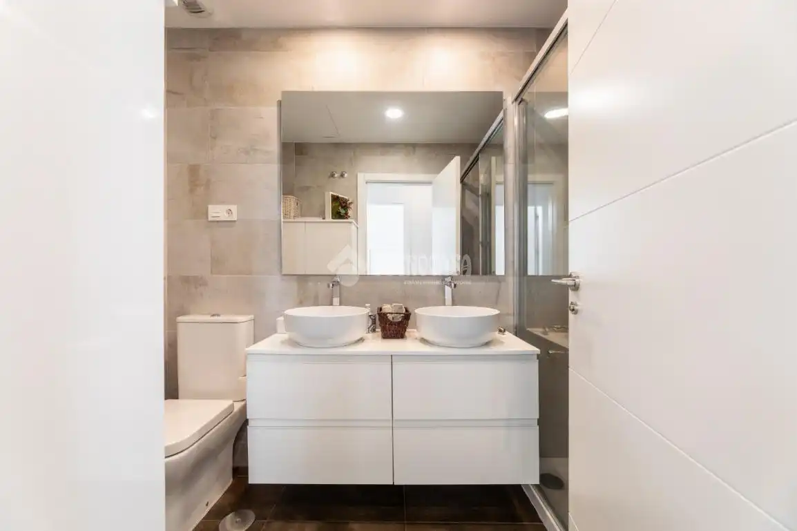 Bathroom of Flat for sale in Torrelodones  with Air Conditioner, Heating and Terrace