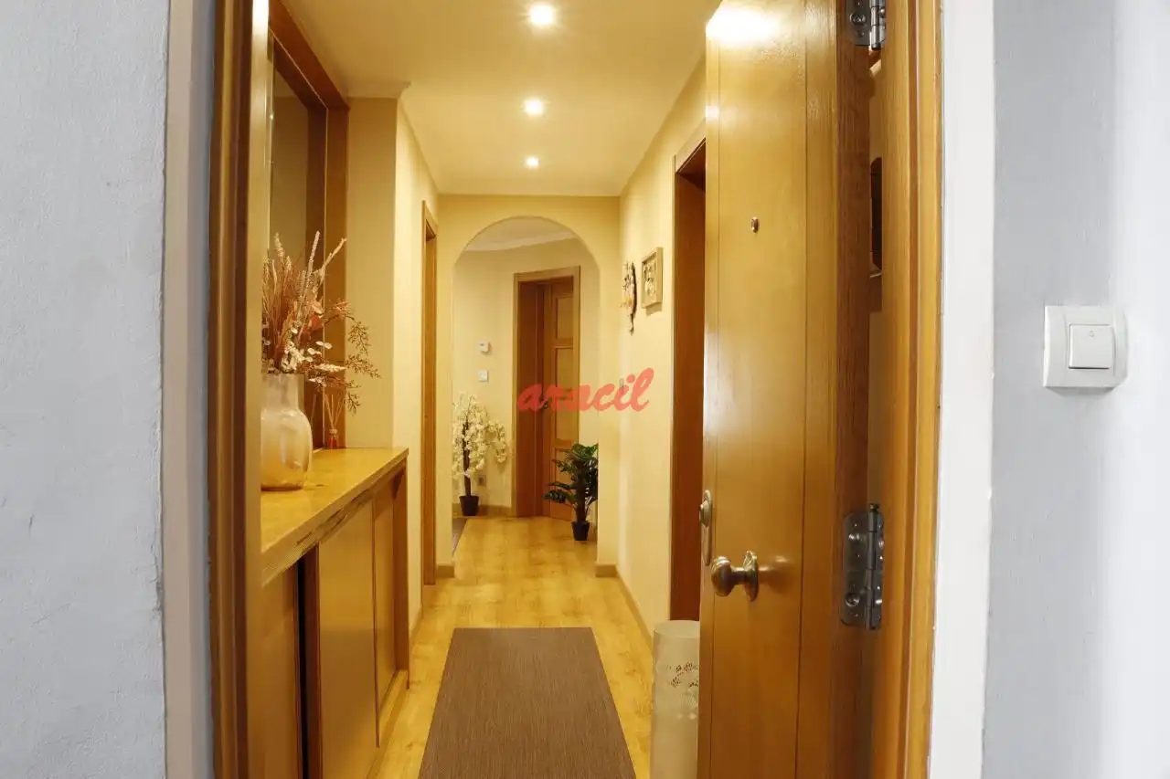 Piso en venta en Ourense Capital  con Calefacción, Trastero y Amueblado