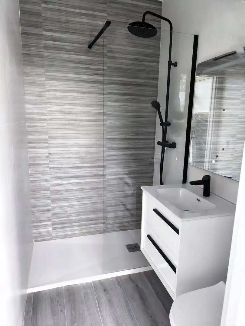 Bathroom of Flat for share in Villaviciosa de Odón  with Air Conditioner, Heating and Furnished