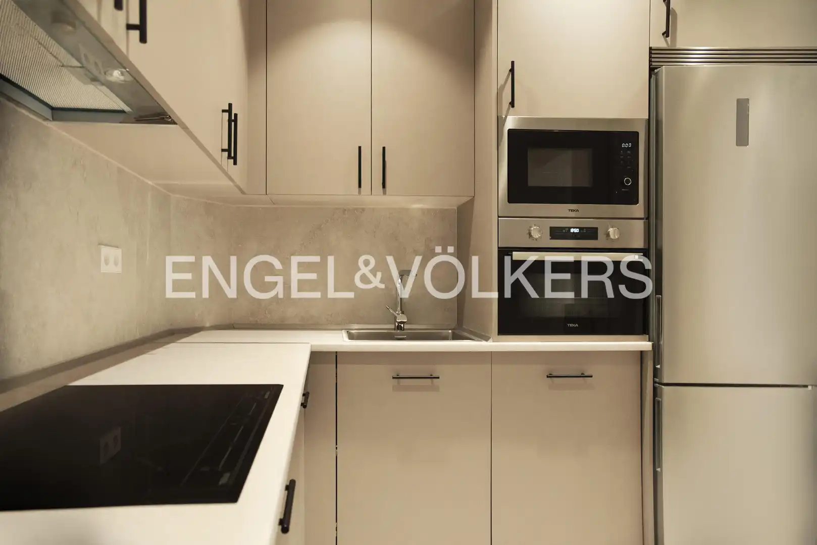 Cuina de Apartament de lloguer en Madrid amb Aire condicionat i Calefacció