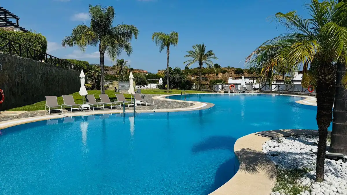 Piscina de Dúplex en venda en Marbella amb Aire condicionat, Calefacció i Piscina